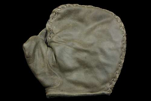 Honus Wagner Sporting Goods Fielders Mitt Front